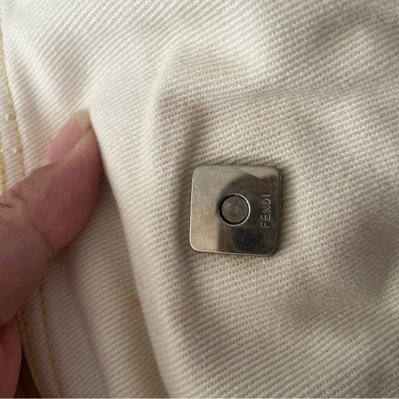 Fendi Cream Shoulder Bag with Gold Buckle - Picture 7 of 8